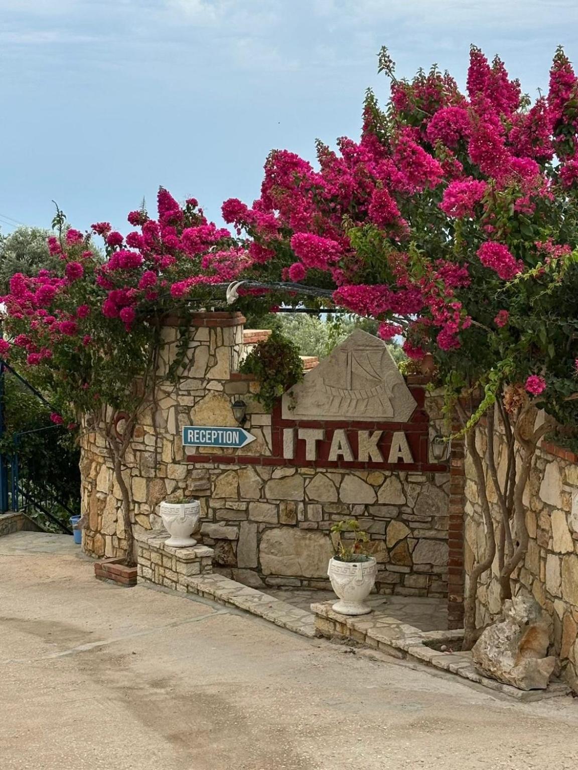 Itaka Summer Rooms Lukova Buitenkant foto